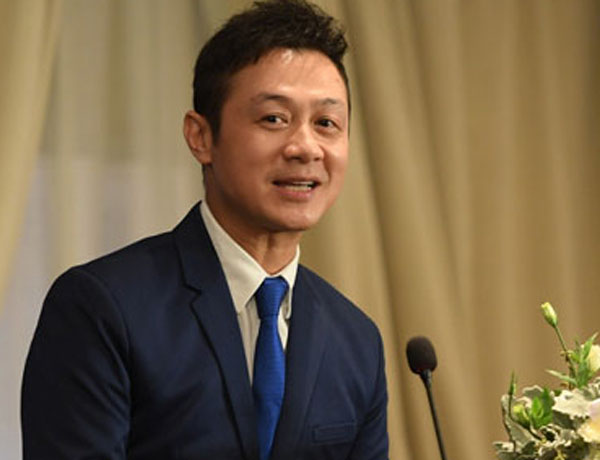 MC Anh Tuấn đang sắp xếp công việc dẫn chương trình để đảm nhận vị trí giám đốc điều hành Dàn nhạc giao hưởng Mặt Trời. Ảnh: Dân trí MC Anh Tuấn đang sắp xếp công việc dẫn chương trình để đảm nhận vị trí giám đốc điều hành Dàn nhạc giao hưởng Mặt Trời. Ảnh: Dân trí