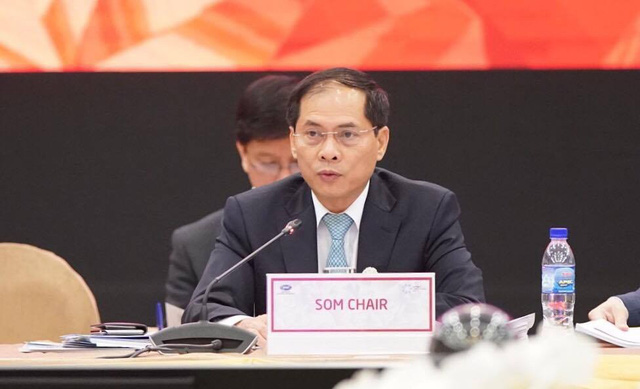  Chủ tịch SOM APEC 2017, Thứ trưởng Bộ Ngoại giao Bùi Thanh Sơn phát biểu khai mạc Tuần lễ cấp cao. Ảnh: Thuận Thắng (Tuổi trẻ)