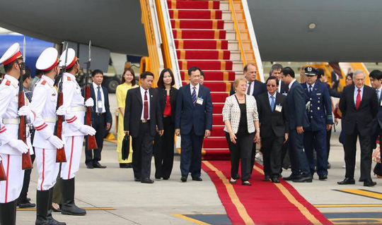  Tổng thống Michelle Bachelet Jeria tới sân bay quốc tế Nội Bài. Ảnh: Người Lao Động
