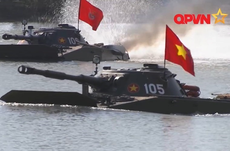 Vị quan chức Nga bình luận rằng, trong chiến tranh chống lại kẻ thù thực sự, lực lượng đặc nhiệm Hải quân Việt Nam sẽ khó lòng giành thắng lợi vì thiếu các xe bọc thép với hỏa lực mạnh. Xe tăng lội nước PT-76B không thể phá hủy xe chiến đấu bộ binh bọc thép hạng trung hay các xe tăng chiến đấu chủ lực và các trang bị kỹ thuật khác.