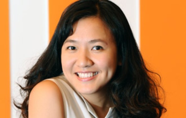 Năm 2005, Kiều Trang về Việt Nam làm việc tại ngân hàng HSBC nhưng đến năm 2008 thì sang Mỹ định cư và được học bổng Legatum của Trường Quản trị Sloan của Viện công nghệ Massachusetts (MIT). Năm 2011, cô tốt nghiệp thủ khoa ngành thạc sĩ quản trị Kinh doanh và đầu quân cho Tập đoàn Tài chính Mc Kinsey, văn phòng tại Boston với vị trí chuyên gia tư vấn tài chính.