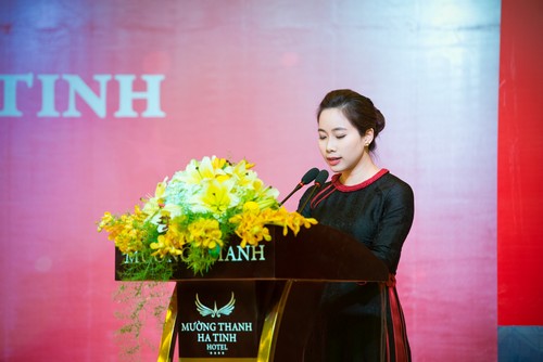 Cô được cho là người quản lý chính hệ thống 30 khách sạn trên cả nước của Tập đoàn Mường Thanh. Cô gái của gia tộc họ Lê này không xuất hiện ồn ào trên mặt báo nhưng tại các buổi lễ khai trương khách sạn của Mường Thanh, Hoàng Yến thường xuyên có mặt với vai trò cao nhất.