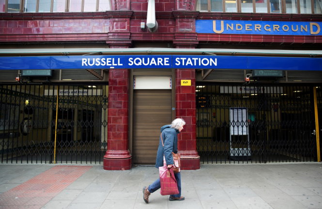 Lối vào của ga điện ngầm ở quảng trường Russell, London, nơi xảy ra vụ tấn công bằng dao