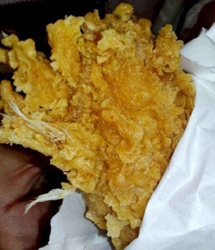 Cánh gà KFC lẫn lông gây hoảng hốt về độ vệ sinh an toàn thực phẩm