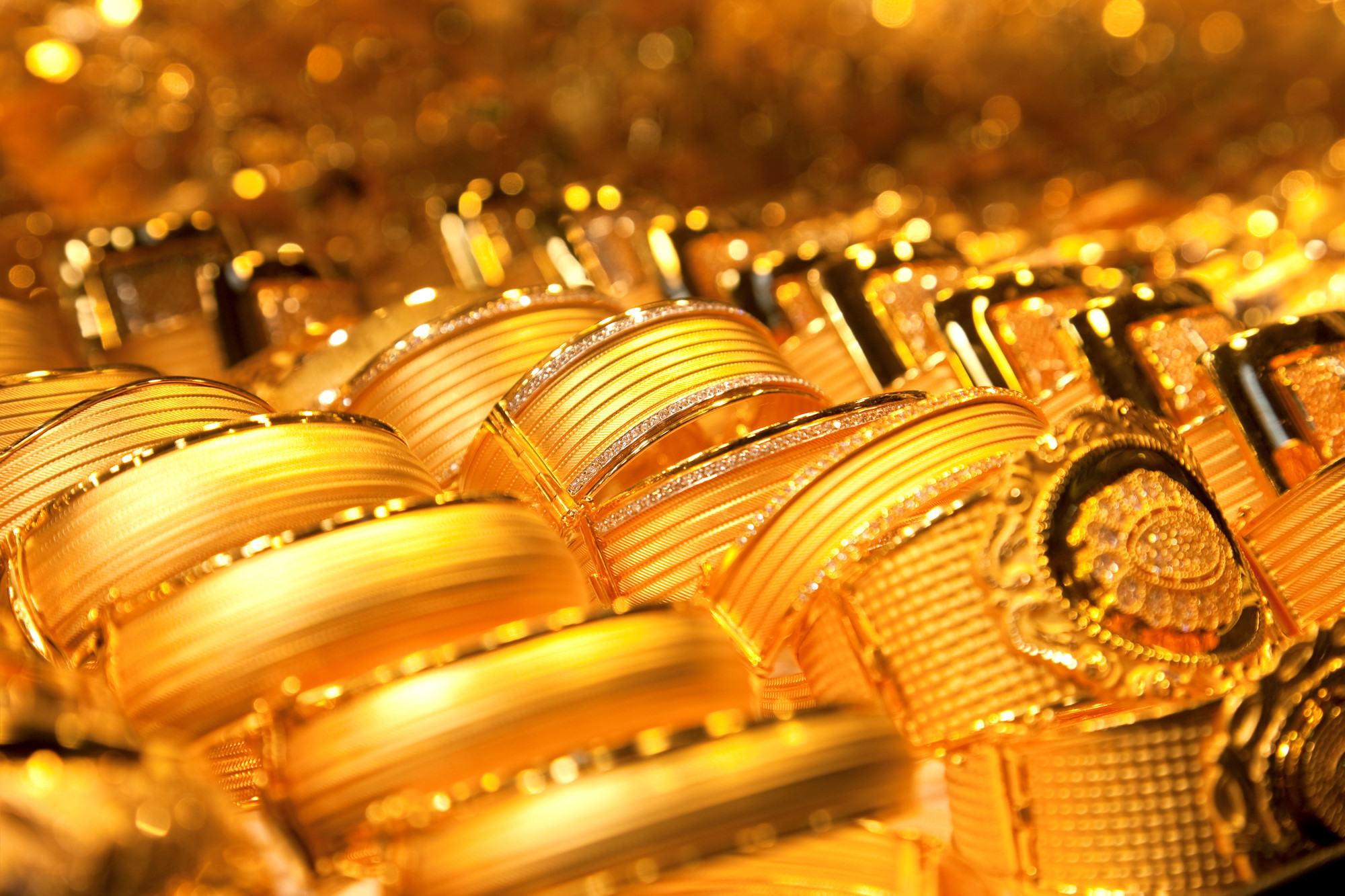 Giá vàng hôm nay ngày 18/2/2015 tiếp tục giảm sâu tới hàng trăm nghìn đồng/lượng tại thị trường trong nước