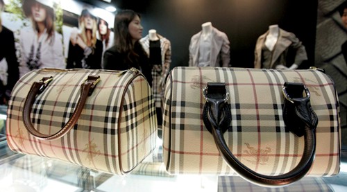 Burberry mất màu tại Trung Quốc burberry, hàng giả tại Trung Quốc, hàng nhái, nhái thương hiệu