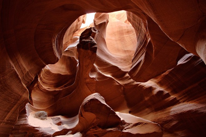 Antelope ở Arizona là hẻm núi được chụp ảnh nhiều nhất tại tây nam nước Mỹ. Antelope có những vách đá mềm mại và hình thù kỳ lạ do sự xói mòn của lũ lụt.