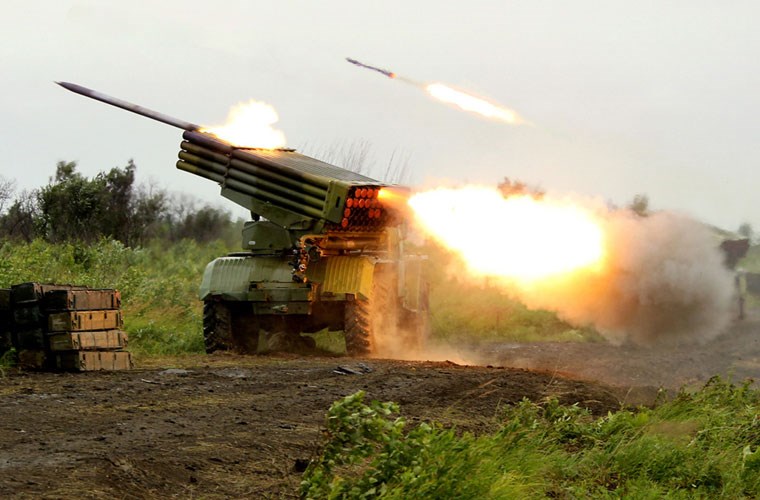 Pháo phản lực phóng loạt BM-21 Grad khai hỏa.