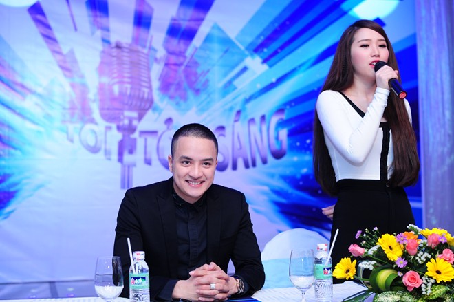 Liên quan đến vấn đề hát live, Cao Thái Sơn và Bảo Thy đều khẳng định tất cả những ca khúc trong chương trình sẽ được hát live hoàn toàn. Một số ca khúc sẽ có sự hỗ trợ của dàn bè nhưng chắc chắn chương trình sẽ không cho phép hát nhép.