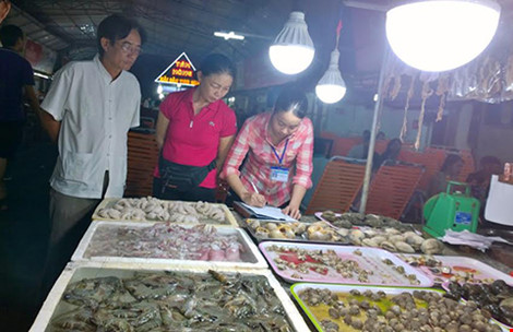 100 kg hải sản chứa hàn the bị tiêu hủy chủ yếu là mực, bạch tuộc, ốc, cá.