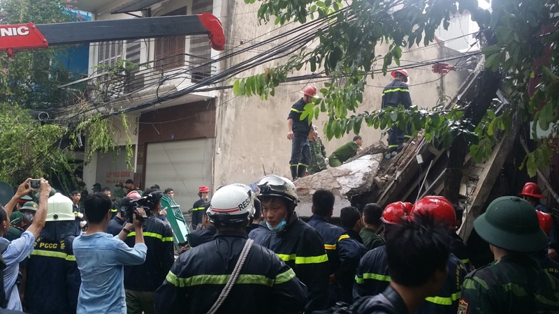 Tính đến thời điểm hiện tại thì 2 trong tổng số 11 người trong vụ việc sập ngôi nhà 43 phố Cửa Bắc (phường Trúc Bạch, quận Ba Đình, TP Hà Nội) đã tử vong.
