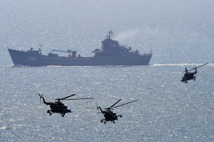 Trực thăng Mi-8AMTSh cũng xuất hiện trong cuộc tập trận. Mi-8AMTSh là phiên bản chiến đấu của trực thăng Mi-8 AMT với biệt danh “Kẻ hủy diệt”. Ảnh Yuri Smityuk/TASS