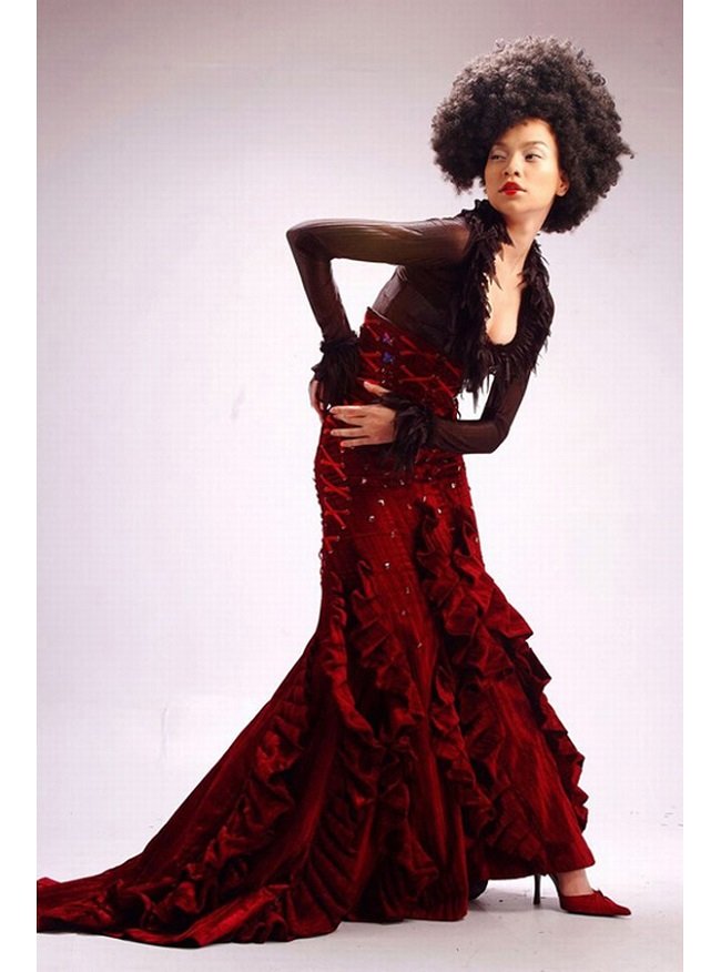 Năm 2003, Hồ Ngọc Hà giành giải Người mẫu được yêu thích nhất của CLB thời trang Thanh Niên.