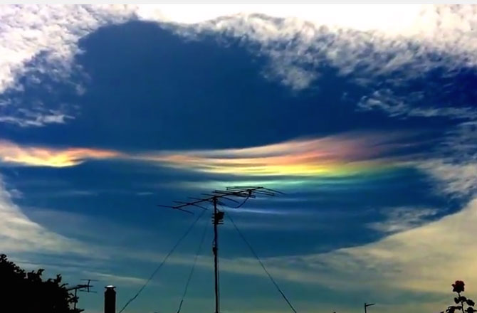 Hình ảnh tuyệt đẹp của hiện tượng lỗ mây trên bầu trời Australia. 