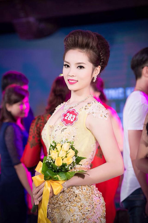 Cô được đánh giá là một trong 10 ứng viên sáng giá cho vương miện hoa hậu Việt Nam 2014 