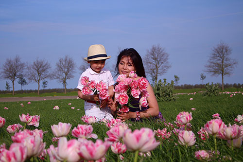 Việt Hà thường được mẹ dạy cách trồng và cắm loại hoa này. Chàng trai cũng yêu thích và trân trọng thiên nhiên từ đó. 