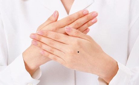 Bàn tay có đặc điểm này không phú cũng quý, cả đời may mắn Bàn tay có đặc điểm này không phú cũng quý, cả đời may mắn