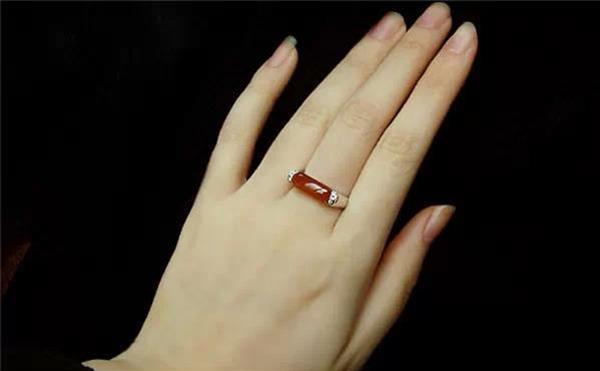 Bàn tay có đặc điểm này không phú cũng quý, cả đời may mắn Bàn tay có đặc điểm này không phú cũng quý, cả đời may mắn