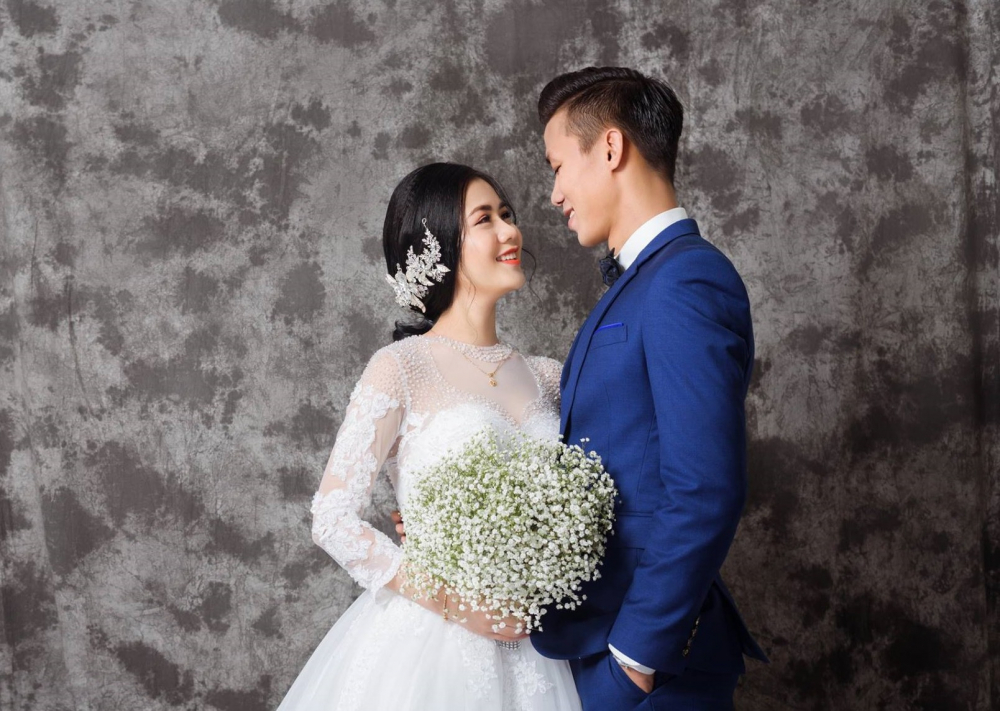 Hé lộ ảnh cưới tuyệt đẹp của Trung vệ Quế Ngọc Hải cùng Hoa khôi Trường ĐH Vinh