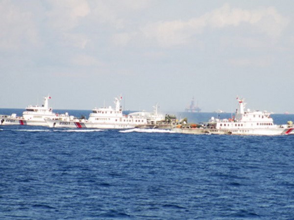 Rất nhiều tàu lớn của Trung Quốc tham gia bảo vệ giàn khoan Hải Dương 981 (Haiyang Shiyou 981). (Nguồn: Cảnh sát biển Việt Nam)