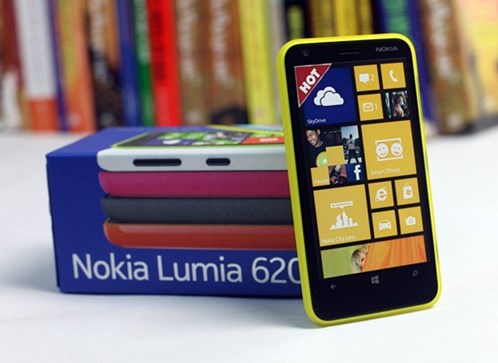 Lumia 620  Giá 4,5 triệu đồng - Thiết bị có màn hình 3.8 inch, được trang bị công nghệ ClearBlack LCD với độ phân giải 800 x 480 pixel, giúp máy hiển thị tốt trong điều kiện ánh sáng mạnh. Hơn nữa với công nghệ cảm ứng siêu nhạy, có thể thao tác trên màn hình kể cả khi đeo găng tay.