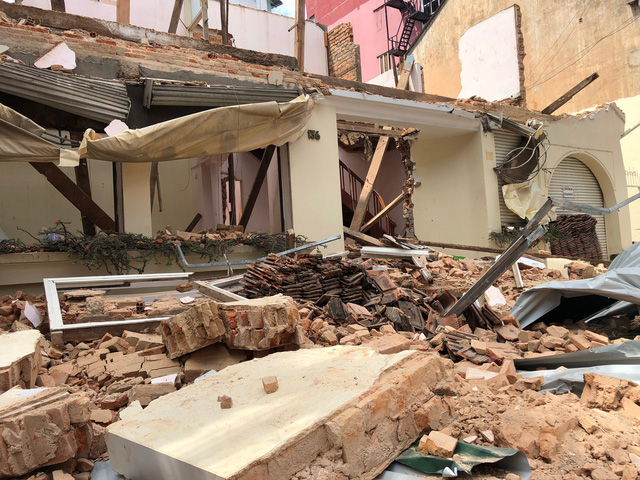 Lâm Đồng: Đang tháo dỡ căn nhà, bất ngờ bức tường đổ sập khiến 3 công nhân bị thương
