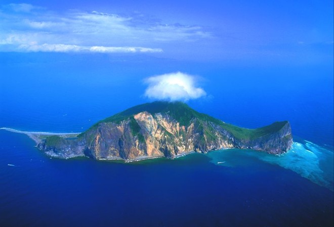 Với hình dáng như một con rùa biển khổng lồ, đảo Guishan thực chất là một ngọn núi lửa duy nhất còn hoạt động ở Đài Loan. Đây cũng là hòn đảo đẹp nhất lớn nhất có người ở tại quận Yilan