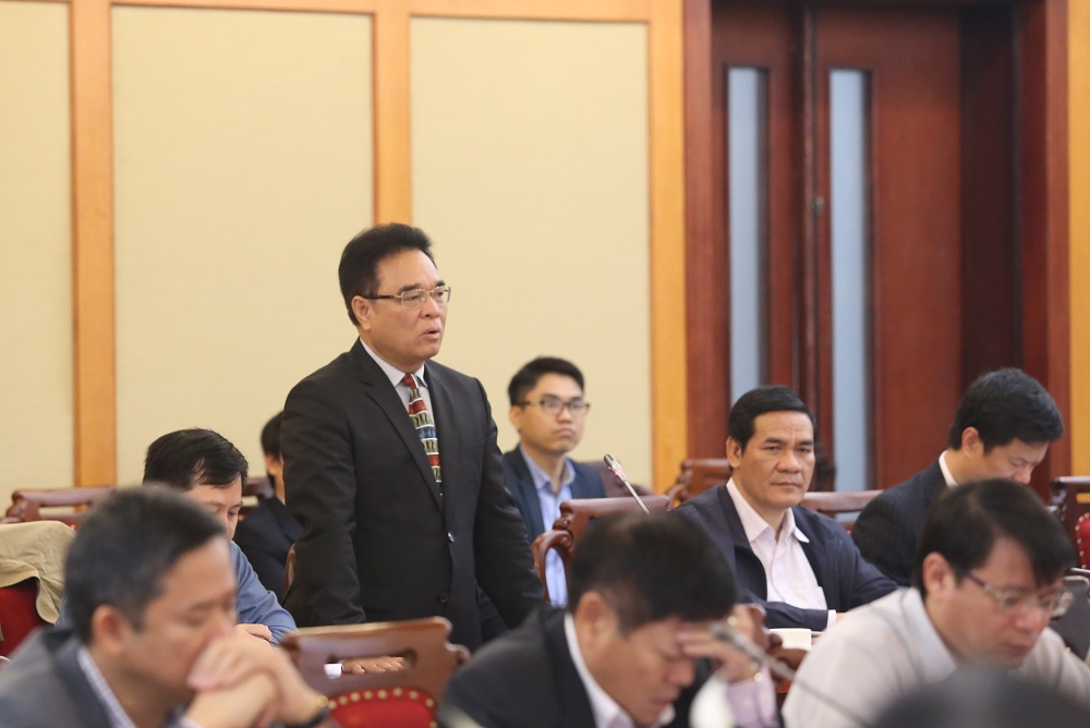 Ông Vương Hữu Tấn trả lời câu hỏi phóng viên quan tâm tới việc mất nguồn phóng xạ