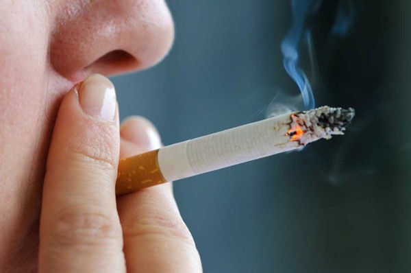 Hút thuốc lá không chỉ gây nhiễm trùng mà còn tăng nguy cơ mắc ung thư