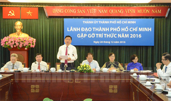 Bí thư Thành ủy TPHCM Đinh La Thăng phát biểu chỉ đạo tại buổi gặp gỡ. Ảnh ThanhuyTPHCM