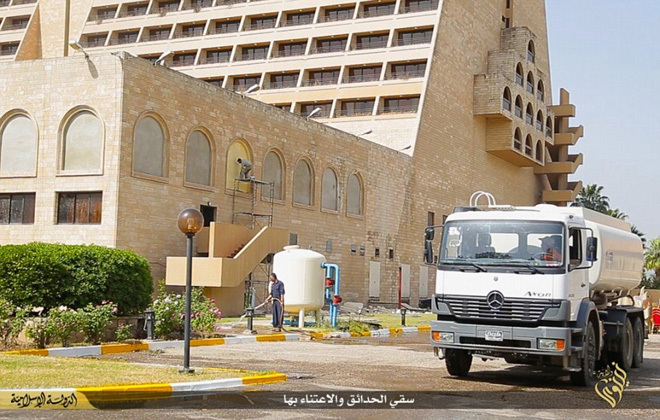 Khách sạn được sơn sửa lại và bị dỡ bỏ những chi tiết trang trí phía ngoài để thay vào đó là những dòng chữ Hồi giáo