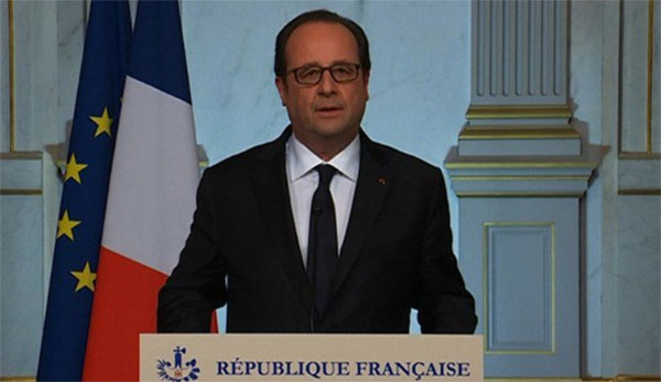 Tổng thống Pháp Francois Hollande tuyên bố tăng cường lực lượng an ninh cả trong nước Pháp lẫn khu vực biên giới. ‘Tình trạng khẩn cấp dự kiến kết thúc vào ngày 26/7 sẽ được kéo dài thêm 3 tháng. Dự luật về vấn đề này sẽ được trình lên quốc hội trong tuần tới’, ông nói. Pháp cũng sẽ ‘tăng cường chiến dịch ở Syria và Iraq’, ông cho biết thêm. Ảnh CNN