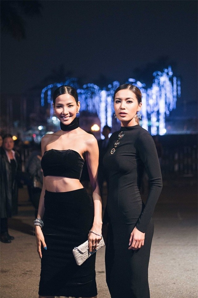 Người mẫu Hoàng Thùy và Minh Tú cùng “đụng hàng” cùng kiểu tóc trong một sự kiện thời trang 
