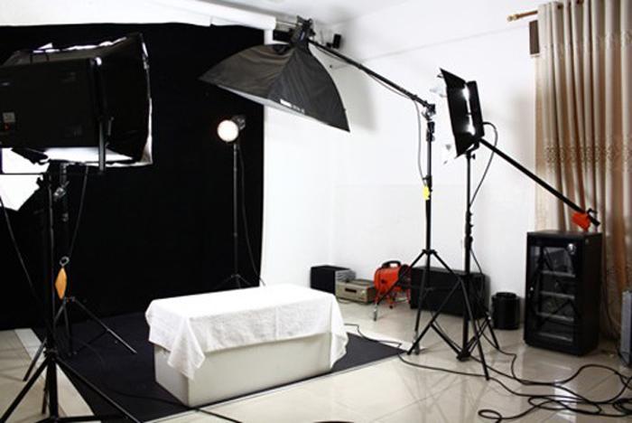 Vốn đam mê chụp ảnh, Lam Trường đã đầu tư hẳn một studio trong nhà.
