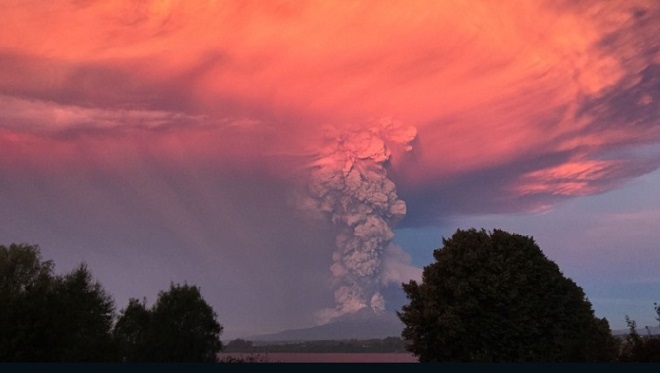 Calbuco là một trong những ngọn núi lửa hoạt động mạnh nhất tại Chile, nhưng đợt phun trào này khiến các quan chức địa phương rất bất ngờ