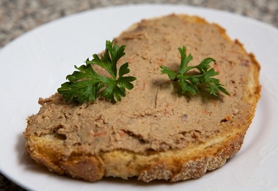 Pate gan lợn thường dùng để ăn kèm với bánh mỳ