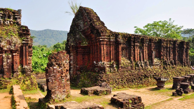 Di chỉ Óc Eo là một địa điểm có vai trò quan trọng với lịch sử Việt Nam cũng như ngành khảo cổ học. Di chỉ Óc Eo còn lưu giữ nhiều hiện vật quan trọng thể hiện sự phồn thịnh của vương quốc Phù Nam xưa kia.