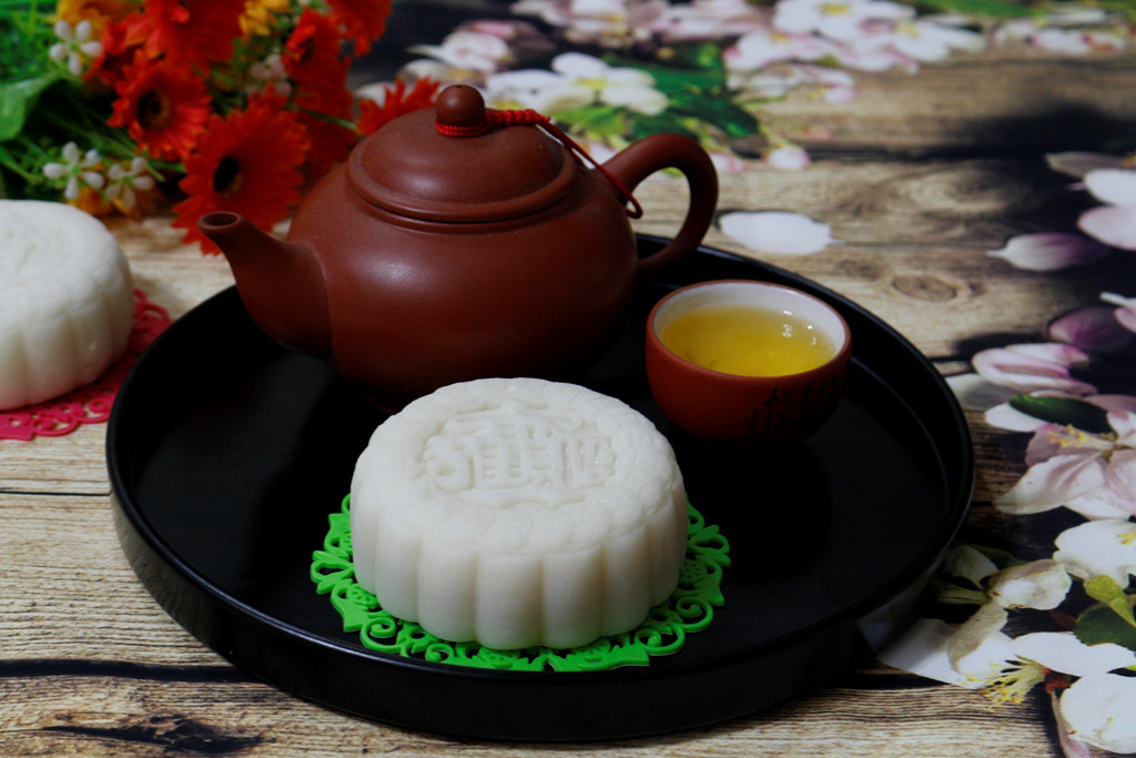 Thưởng thức bánh trung thủ với trà xanh là thú vui tao nhã của người Việt