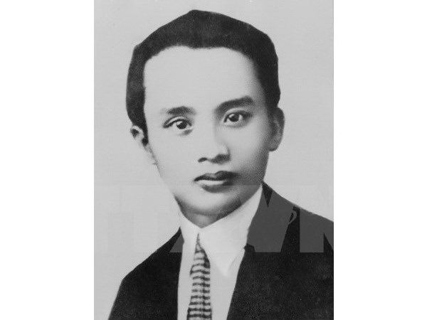 Đồng chí Hà Huy Tập (1902 – 1941) quê ở làng Kim Nặc, xã Cẩm Hưng, huyện Cẩm Xuyên, tỉnh Hà Tĩnh. Đồng chí Hà Huy Tập được bầu làm Tổng Bí thư Đảng Cộng sản Việt Nam từ ngày 26/7/1936 – 30/3/1938. 