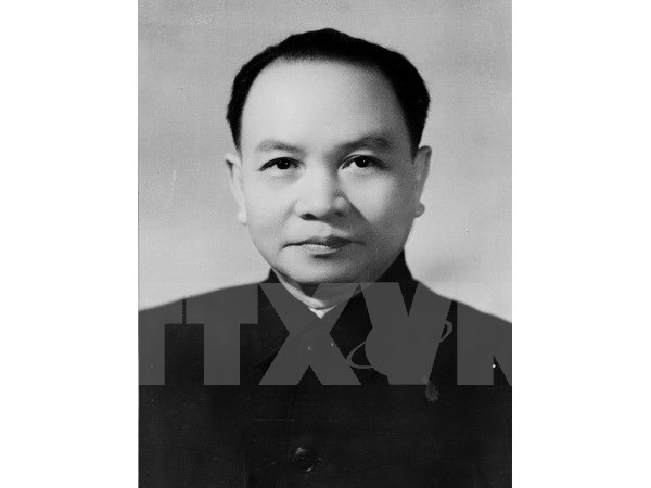 Đồng chí Trường Chinh (tên thật là Đặng Xuân Khu, 1907 – 1988) quê ở xã Xuân Hồng huyện Xuân Trường, tỉnh Nam Định. Đồng chí Trường Chinh được bầu làm Tổng Bí thư từ 9/11/1940 – 19/5/1956.