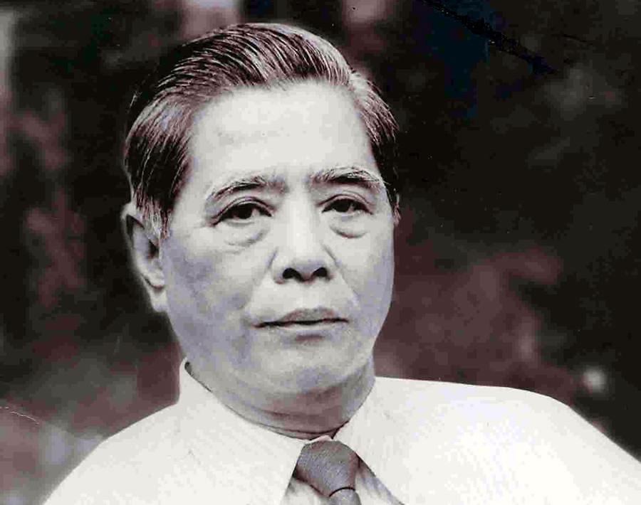 Đồng chí Nguyễn Văn Linh (tên thật là Nguyễn Văn Cúc, 1915 – 1998) quê ở xã Giai Phạm, huyện Yên Mỹ, tỉnh Hưng Yên. Đồng chí Nguyễn Văn Linh được bầu làm Tổng Bí thư từ ngày 18/12/1986 -  28/6/1991.