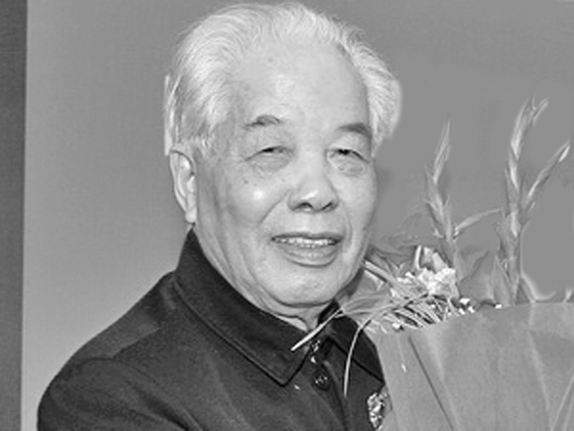 Đồng chí Đỗ Mười (tên thật là Nguyễn Duy Cống, sinh năm 1917) quê ở xã Đông Mỹ, huyện Thanh Trì, thành phố Hà Nội. Đồng chí Đỗ Mười được bầu làm Tổng Bí thư từ 28/6/1991 – 26/12/1997.