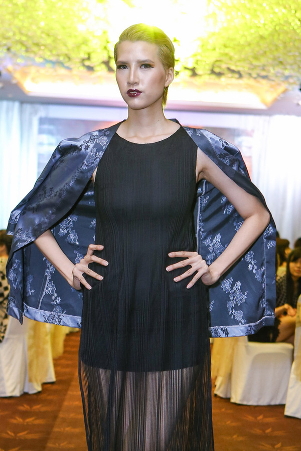 Sau khi rời cuộc thi Vietnam’s Next Top Model 2015, Hồng Xuân tham gia showbiz Việt và nhận được khá nhiều show diễn.