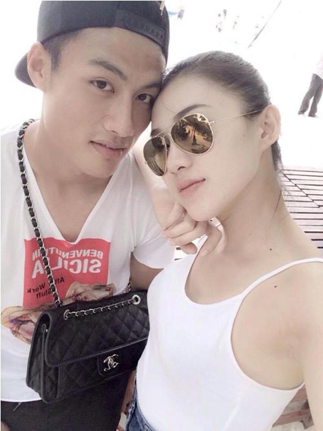 Sau khi công khai chuyện hẹn hò, Mạc Hồng Quân cùng người mẫu Lê Hà trở thành cặp đôi cầu thủ - showbiz nhận được sự quan tâm từ người hâm mộ.