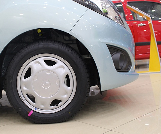  Hệ thống phanh đĩa 2 bánh trước cùng tang trống 2 bánh sau đảm bảo hiệu quả phanh khi xe chạy tốc độ cao.