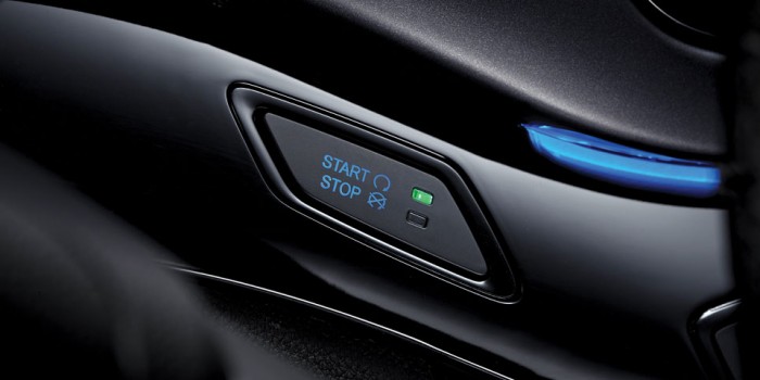 Chevrolet Orlando LTZ 2016 với chìa khóa thông minh Smart key, khởi động bằng nút bấm Start/Stop.
