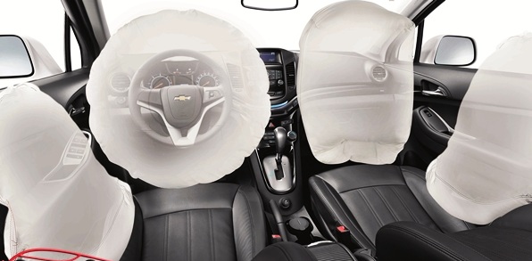 Ngoài ra, chiếc xe Orlando 2016 còn được trang bị 4 túi khí, 2 túi khí trước và 2 túi khí hông ghế, duy nhất trong dòng MPV 7 chỗ, hệ thống chống trộm, dây đai an toàn 3 điểm…