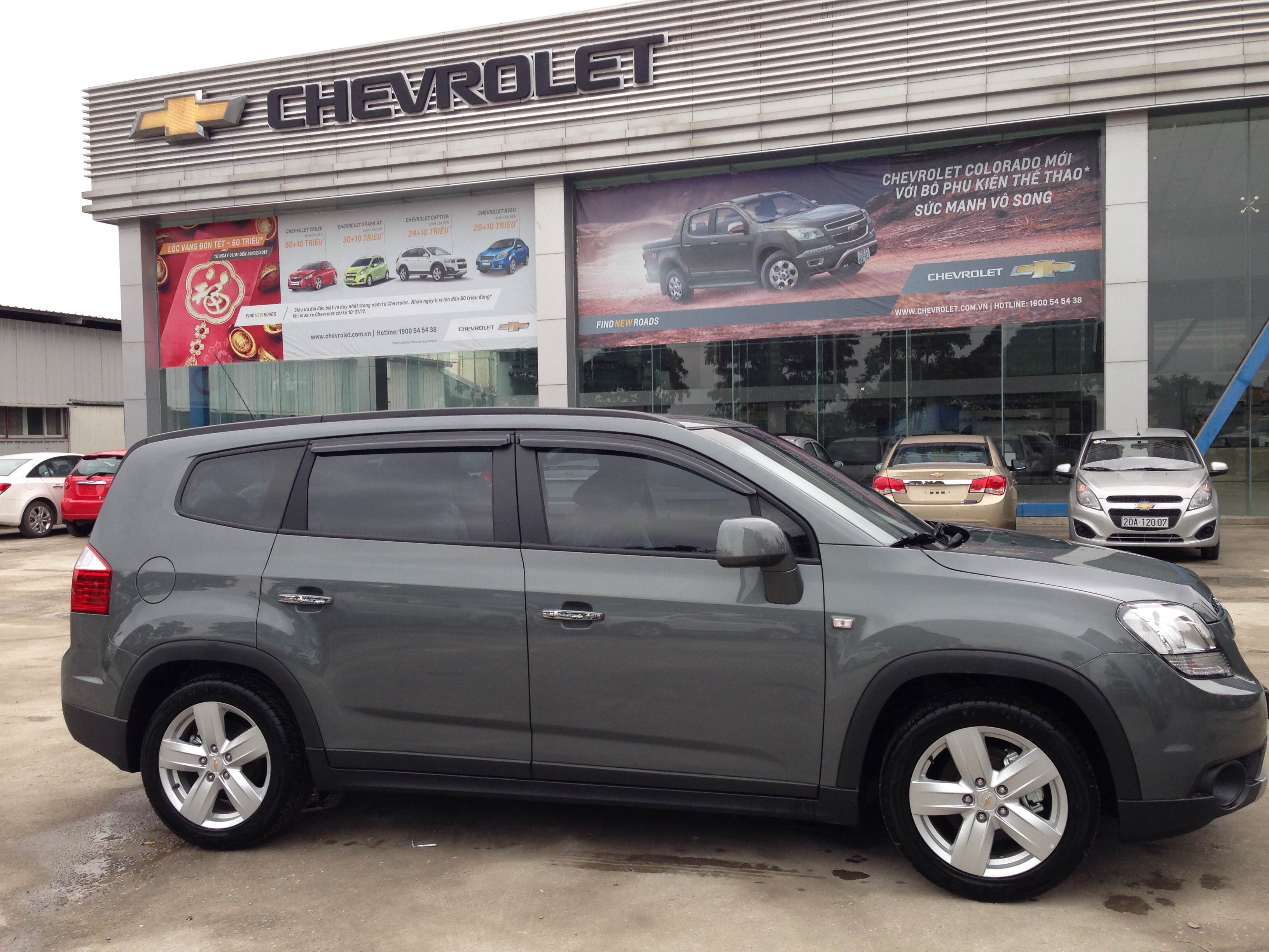 Chevrolet Orlando LTZ 2016 có 4 màu: đen, xám, bạc, trắng cho khách hàng chọn lựa.
