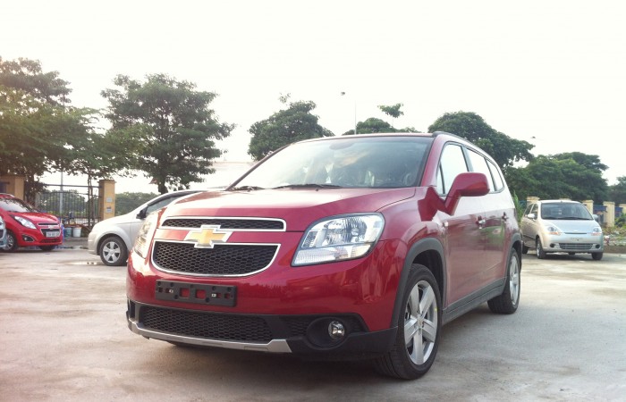 Dáng xe cân đối với kích thước dài x rộng x cao tương ứng là 4.652 x 1.836 x 1633 mm. Còn lốp xe kích thước lớn 225/50R17 và khoảng sáng gầm xe cao (160 mm) làm tăng thêm dáng mạnh mẽ và khác biệt cho dòng xe MPV đến từ Mỹ của hãng Chevrolet.