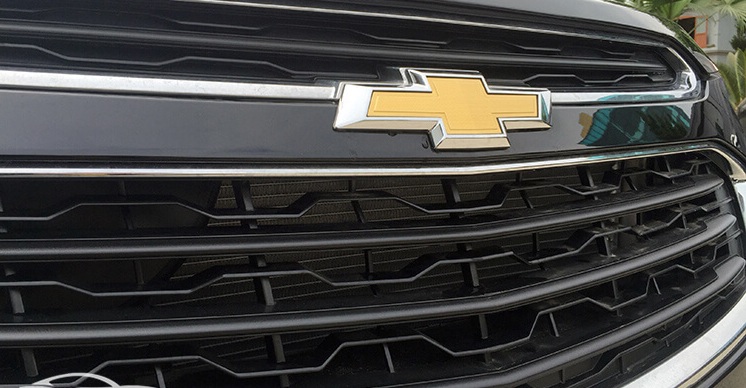 Lưới tản nhiệt phía thiết kế mới viền Crome cao cấp kết hợp hài hòa với logo Chevrolet.